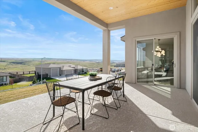 $999,950 | 7440 West 22nd Place, Kennewick, WA 99338