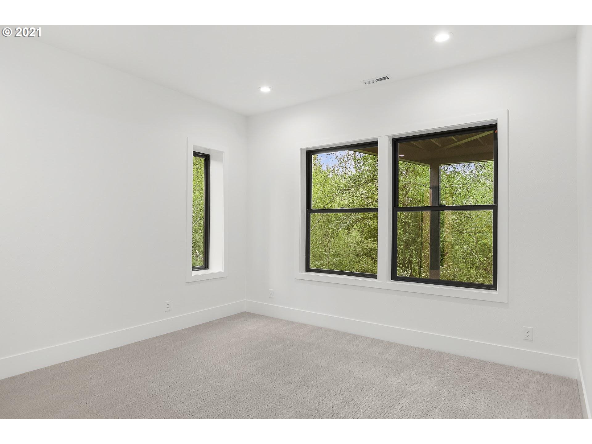 13589 Goodall Road Lake Oswego, OR 97034 - Photo 25 of 32 Gallery Image 25