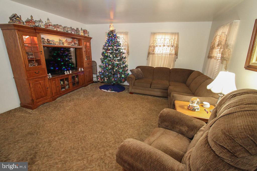 2478 Rosenberry Road Gilbertsville, PA 19525 - Photo 3 of 39 Gallery Image 3