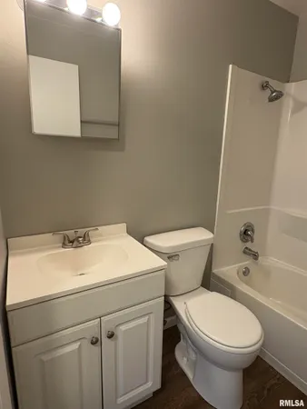 $725 | 140 West Bluff Street, Unit A1, East Peoria, IL 61611