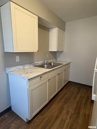 $725 | 140 West Bluff Street, Unit A1, East Peoria, IL 61611