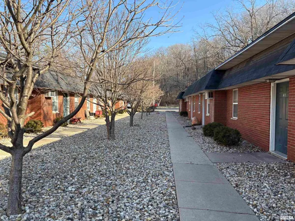 $725 | 140 West Bluff Street, Unit A1, East Peoria, IL 61611