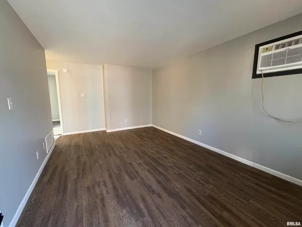 $725 | 140 West Bluff Street, Unit A1, East Peoria, IL 61611