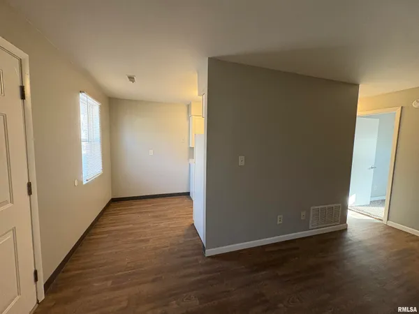 $725 | 140 West Bluff Street, Unit A1, East Peoria, IL 61611