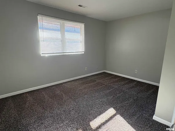 $725 | 140 West Bluff Street, Unit A1, East Peoria, IL 61611