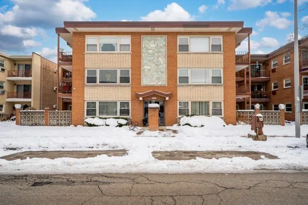 $234,900 | 3109 Paris Avenue, Unit 204, River Grove, IL 60171