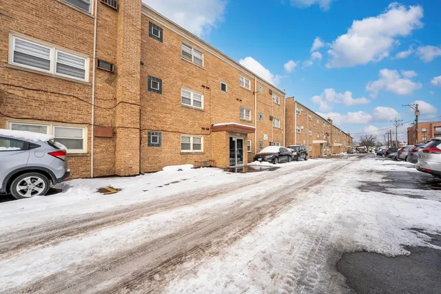 $234,900 | 3109 Paris Avenue, Unit 204, River Grove, IL 60171