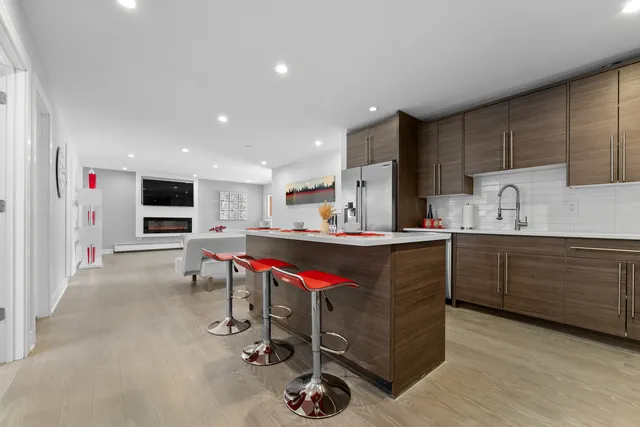 $234,900 | 3109 Paris Avenue, Unit 204, River Grove, IL 60171