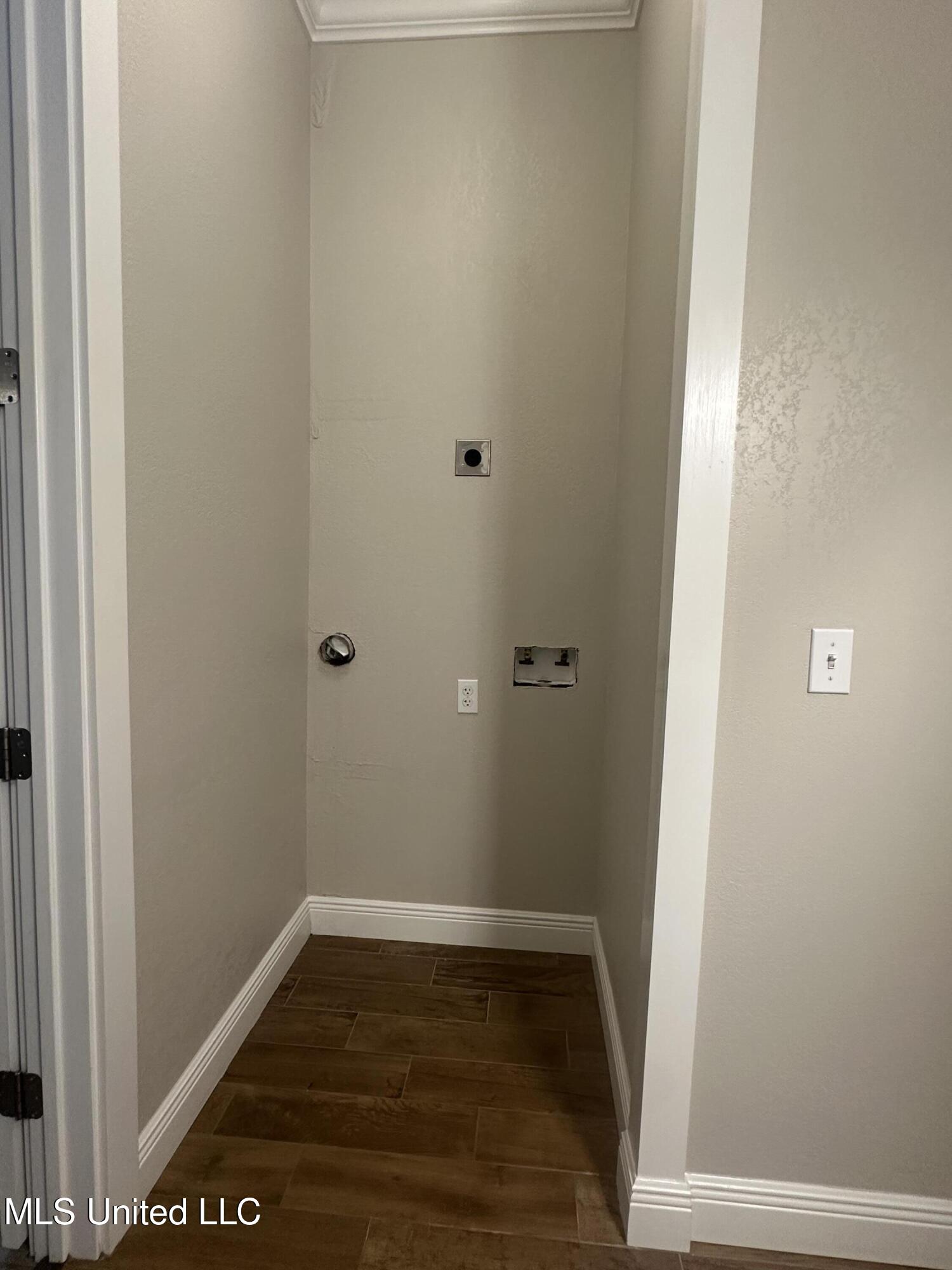 1822 15th Street, Unit B Gulfport, MS 39501 - Photo 12 of 17 Laundry Hookups