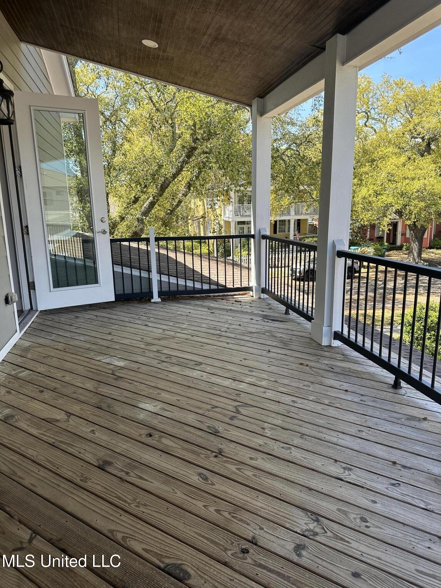 1822 15th Street, Unit B Gulfport, MS 39501 - Photo 13 of 17 Covered balcony patio