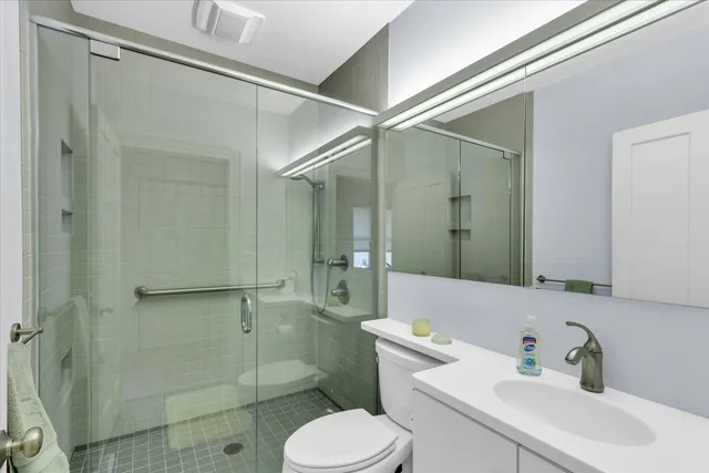 a view of livingroom with furniture