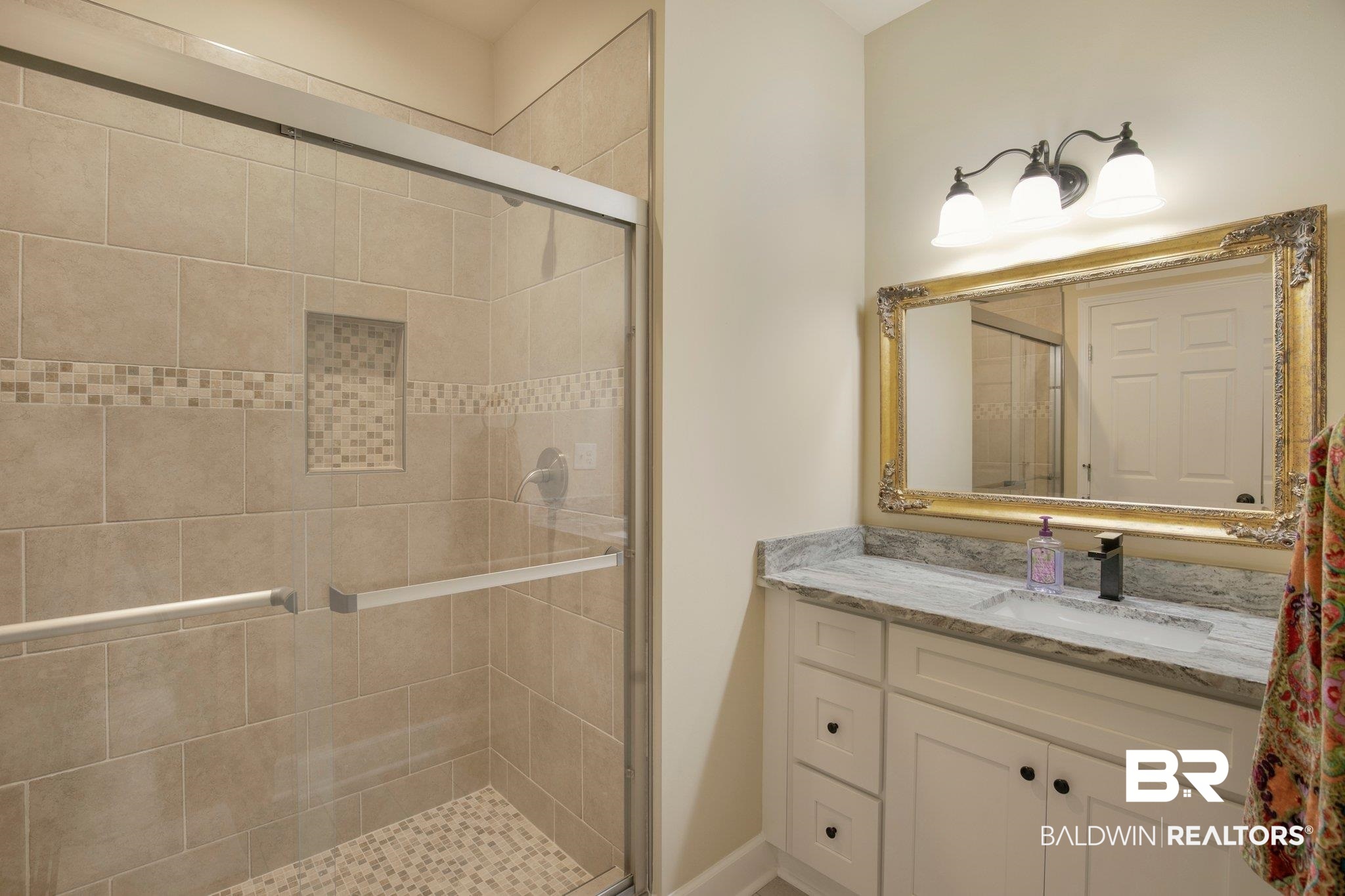 1118 Yellow Daisy Lane Foley, AL 36535 - Photo 22 of 50 Guest Full Bathroom