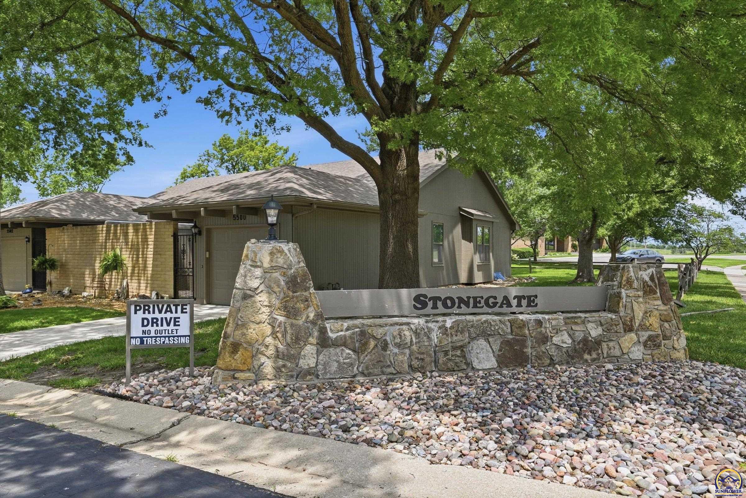 5500 Southwest Stonegate Court Topeka, KS 66606 - Photo 29 of 32