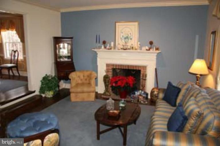 2105 Highland Ridge Drive Phoenix, MD 21131 - Photo 20 of 26 Living Room