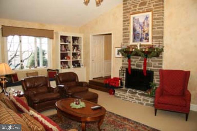 2105 Highland Ridge Drive Phoenix, MD 21131 - Photo 4 of 26 Family Room