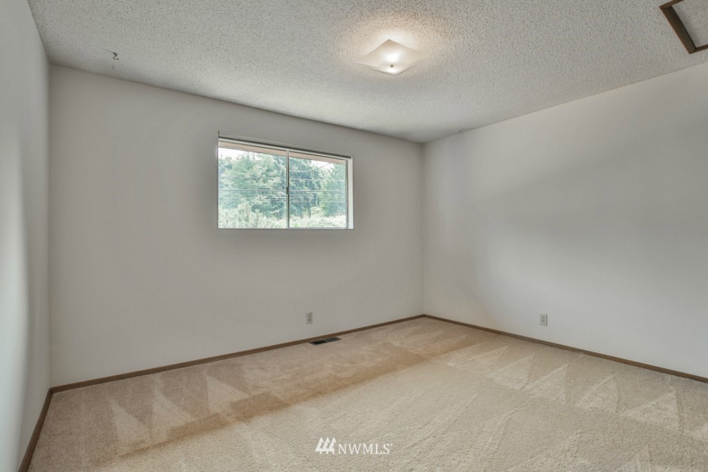 19653 Talbot Road South Renton, WA 98055 - Photo 19 of 25