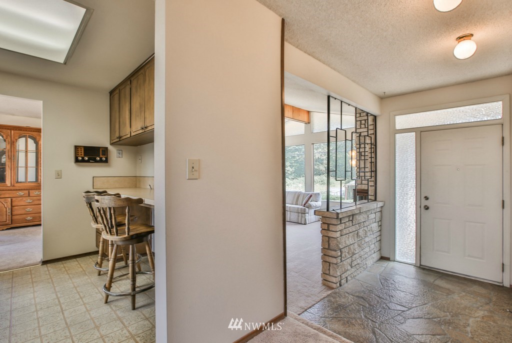 19653 Talbot Road South Renton, WA 98055 - Photo 4 of 25
