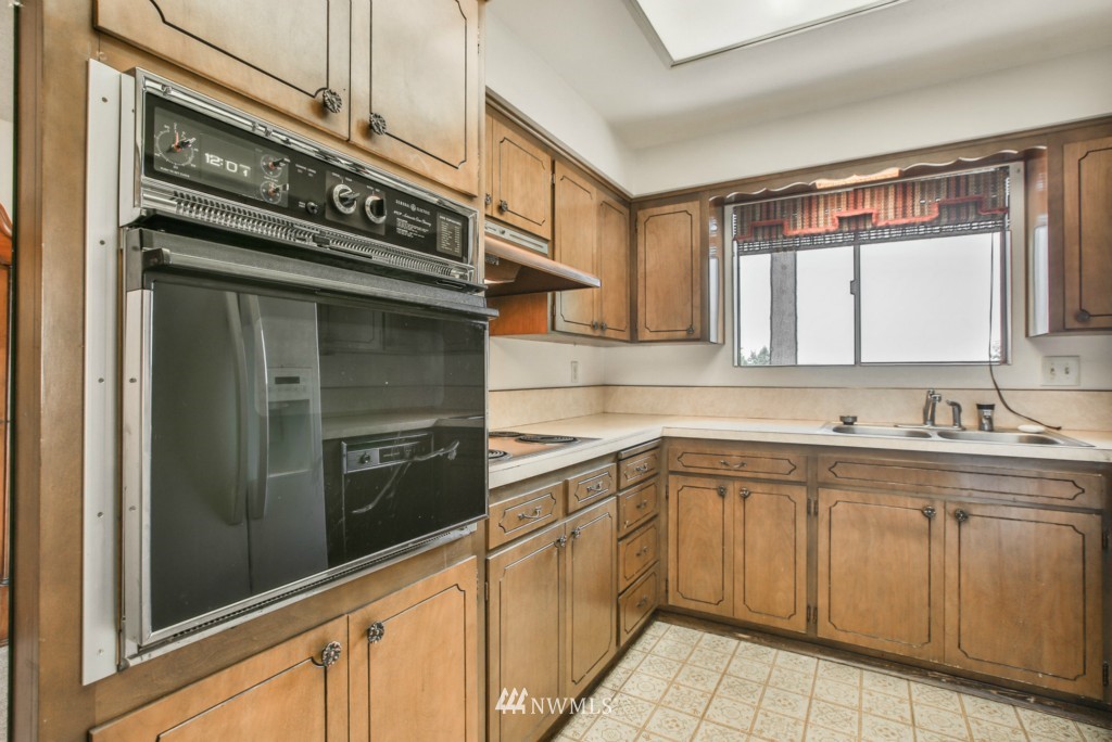 19653 Talbot Road South Renton, WA 98055 - Photo 10 of 25