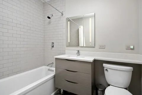 $1,650,000 | 421 West Melrose Street, Unit 18BC, Chicago, IL 60657