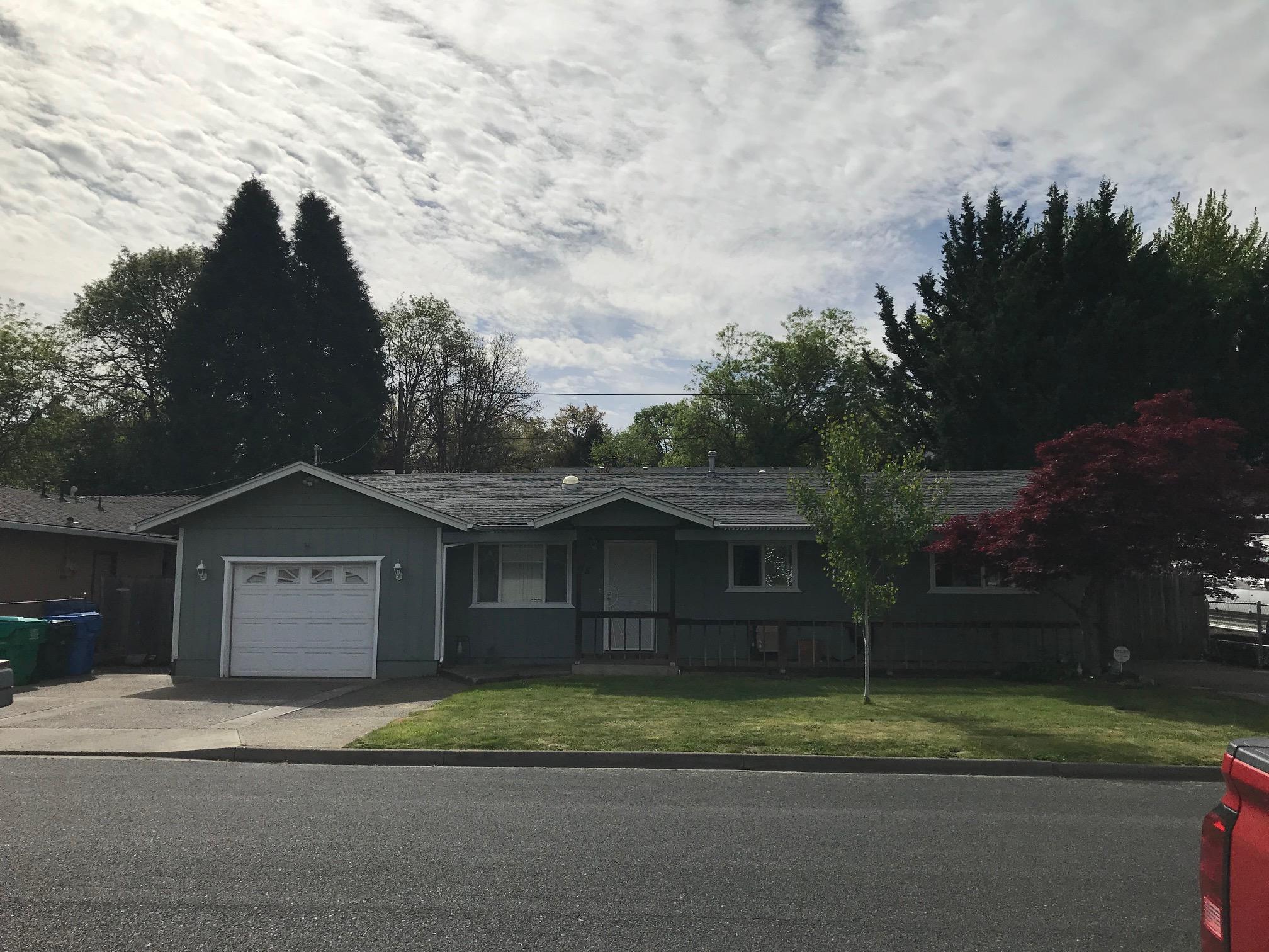 715 Talbot Street Eagle Point, OR 97524 - Photo 2 of 26 IMG_2254