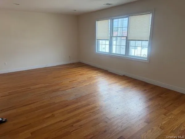 $3,900 | 191 Jefferson Avenue, Mineola, NY 11501