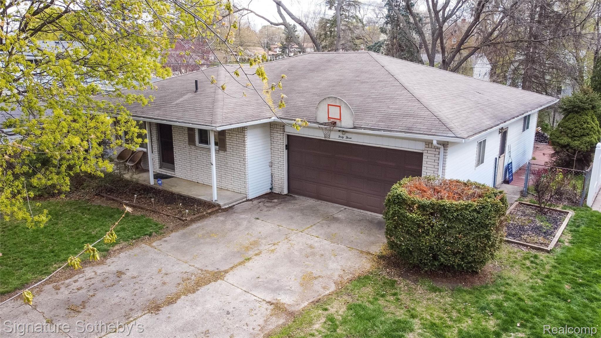 43 South Avery Road Waterford, MI 48328 - Photo 37 of 39 drone8.jpg
