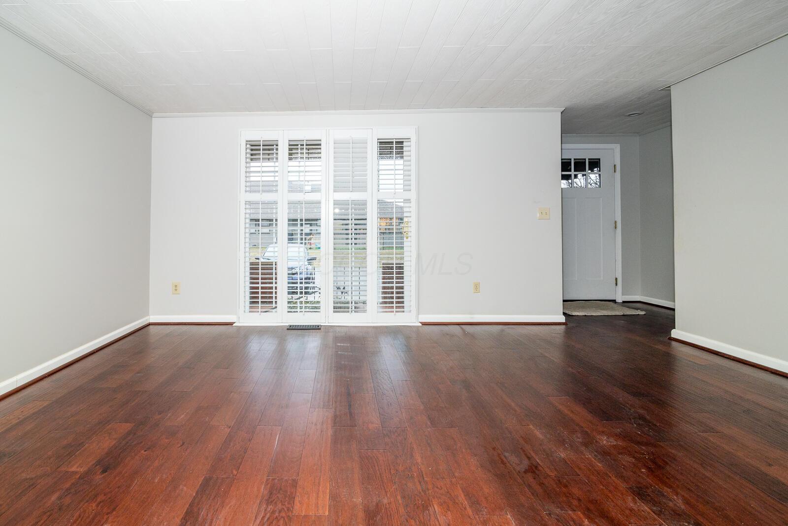 5179 Rittenhouse Square North, Unit 2379 Columbus, OH 43220 - Photo 5 of 32 Large Front Great Room with Slider Door to Front Patio.