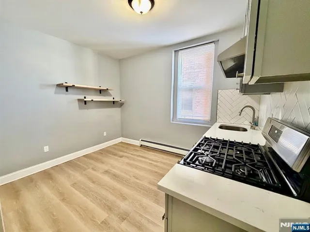 $2,000 | 160 Stuyvesant Avenue, Unit 2, Kearny, NJ 07032