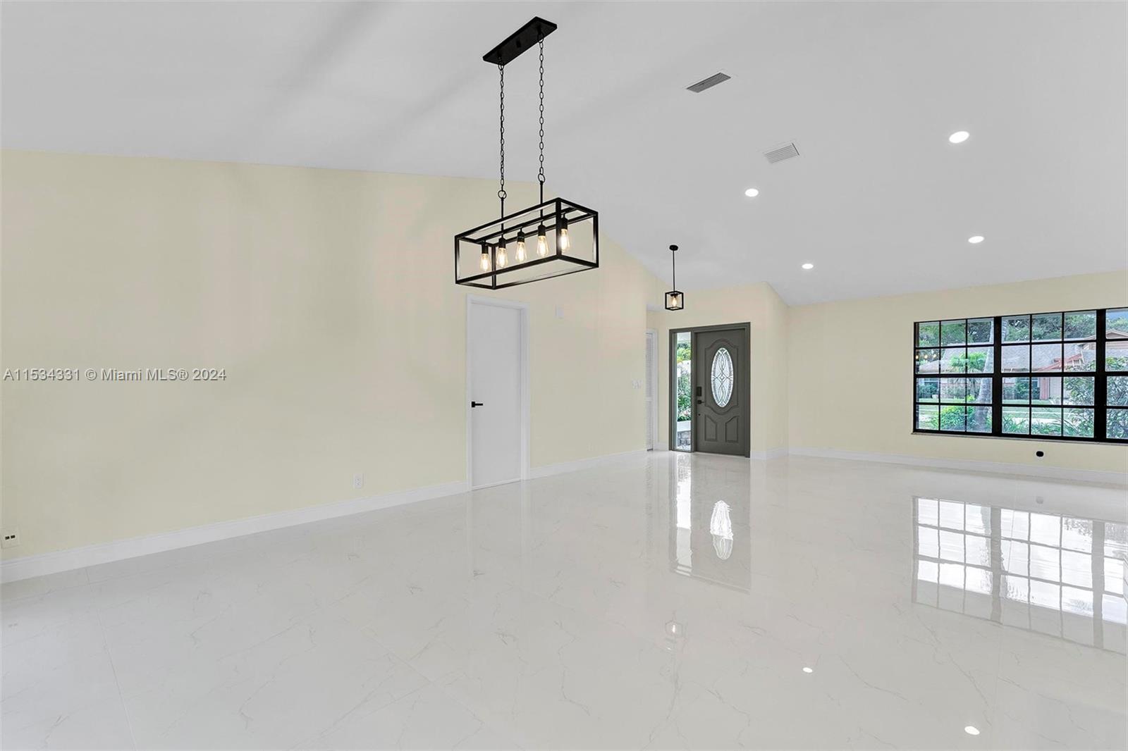 20871 Sugarloaf Lane Boca Raton, FL 33428 - Photo 8 of 44 Gallery Image 8