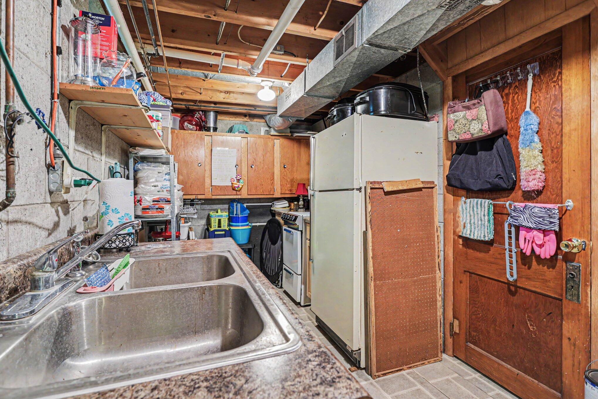 1111 South Clinton Street Charlotte, MI 48813 - Photo 20 of 24 023_file_9860