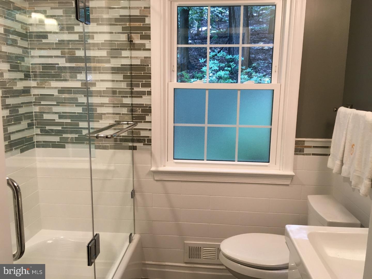 239 Arden Road Conshohocken, PA 19428 - Photo 13 of 15 Bathroom