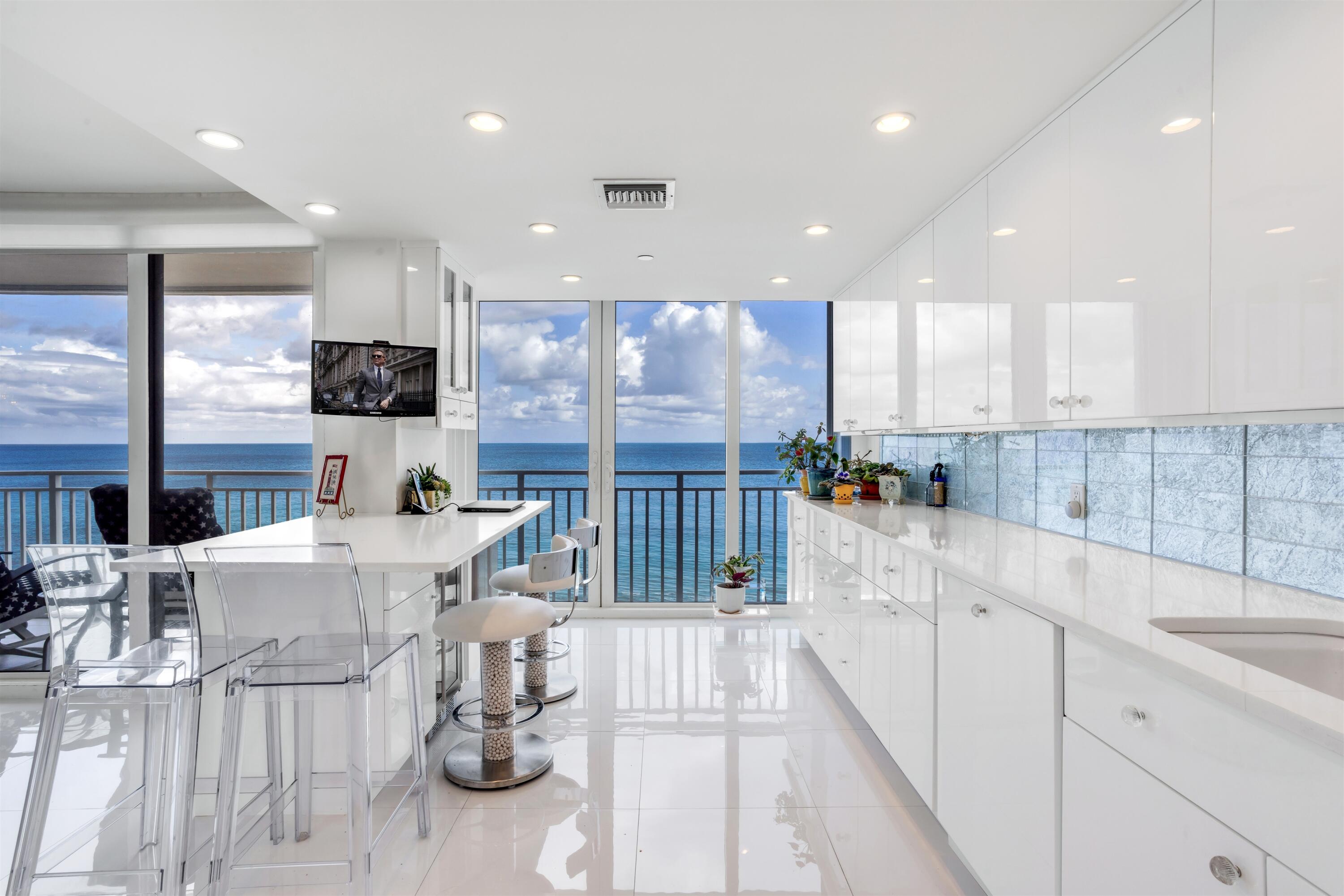 2600 South Ocean Boulevard, Unit 11E Boca Raton, FL 33432 - Photo 14 of 46 OCEANFRONT KITCHEN