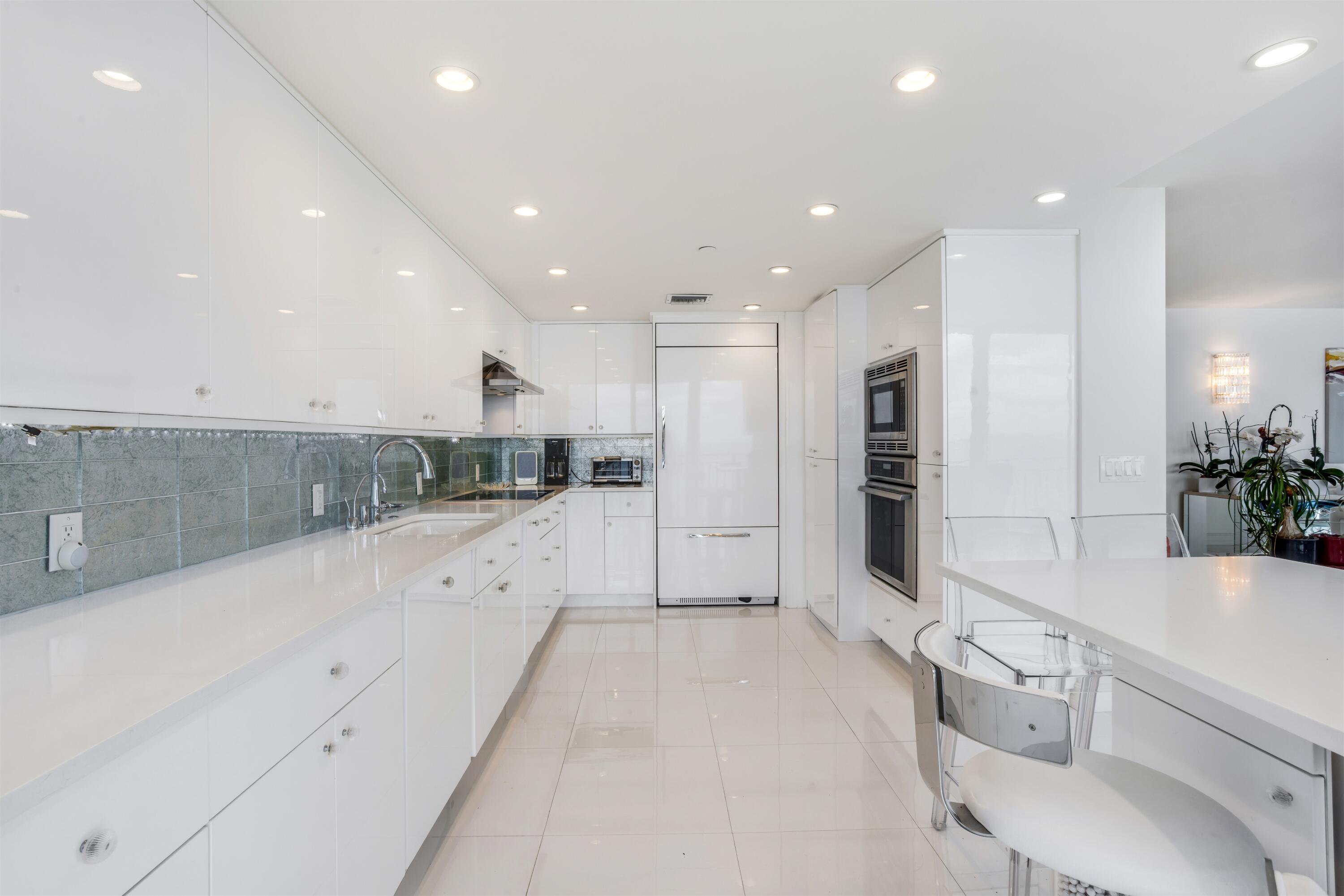 2600 South Ocean Boulevard, Unit 11E Boca Raton, FL 33432 - Photo 15 of 46 KITCHEN