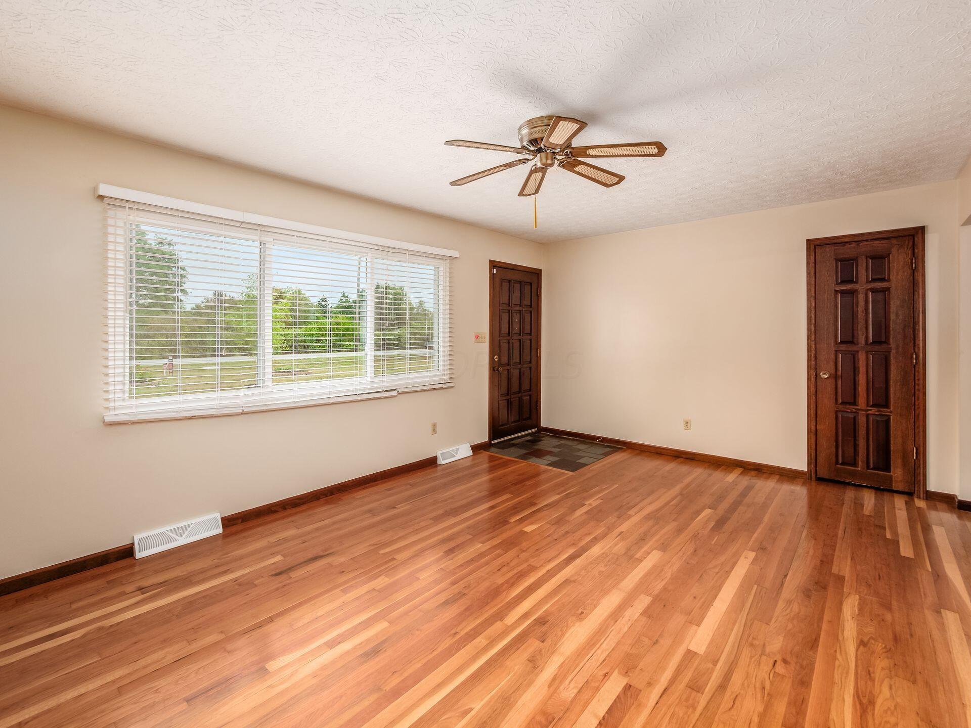 5784 Alkire Road Galloway, OH 43119 - Photo 6 of 45 003_ Rd Galloway OH 43119 USA