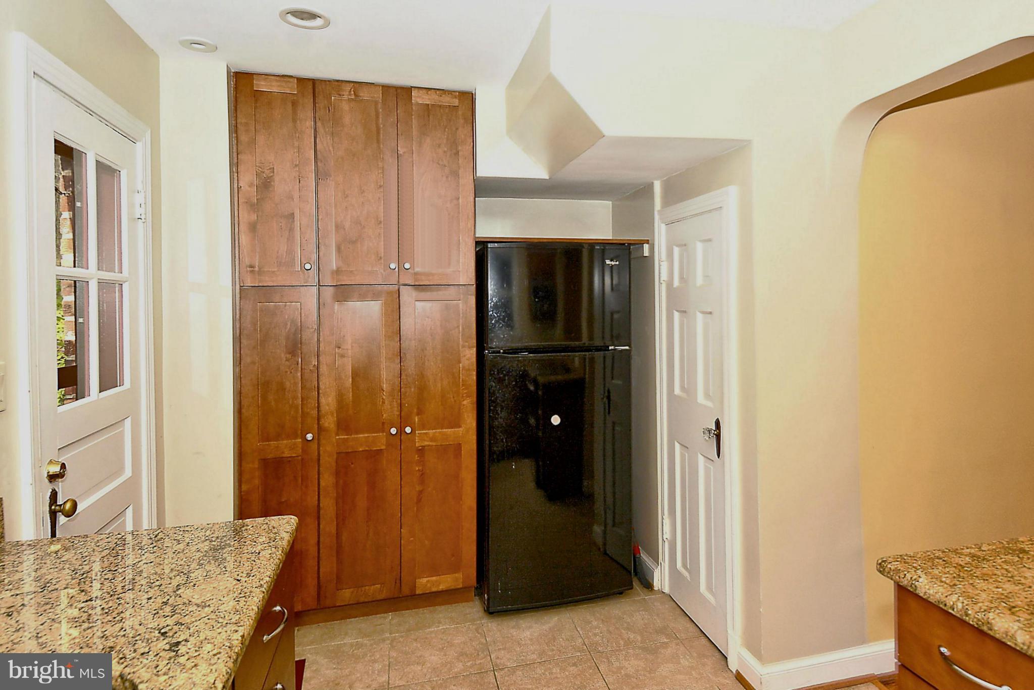 422 Windsor Street Silver Spring, MD 20910 - Photo 13 of 27 Kitchen