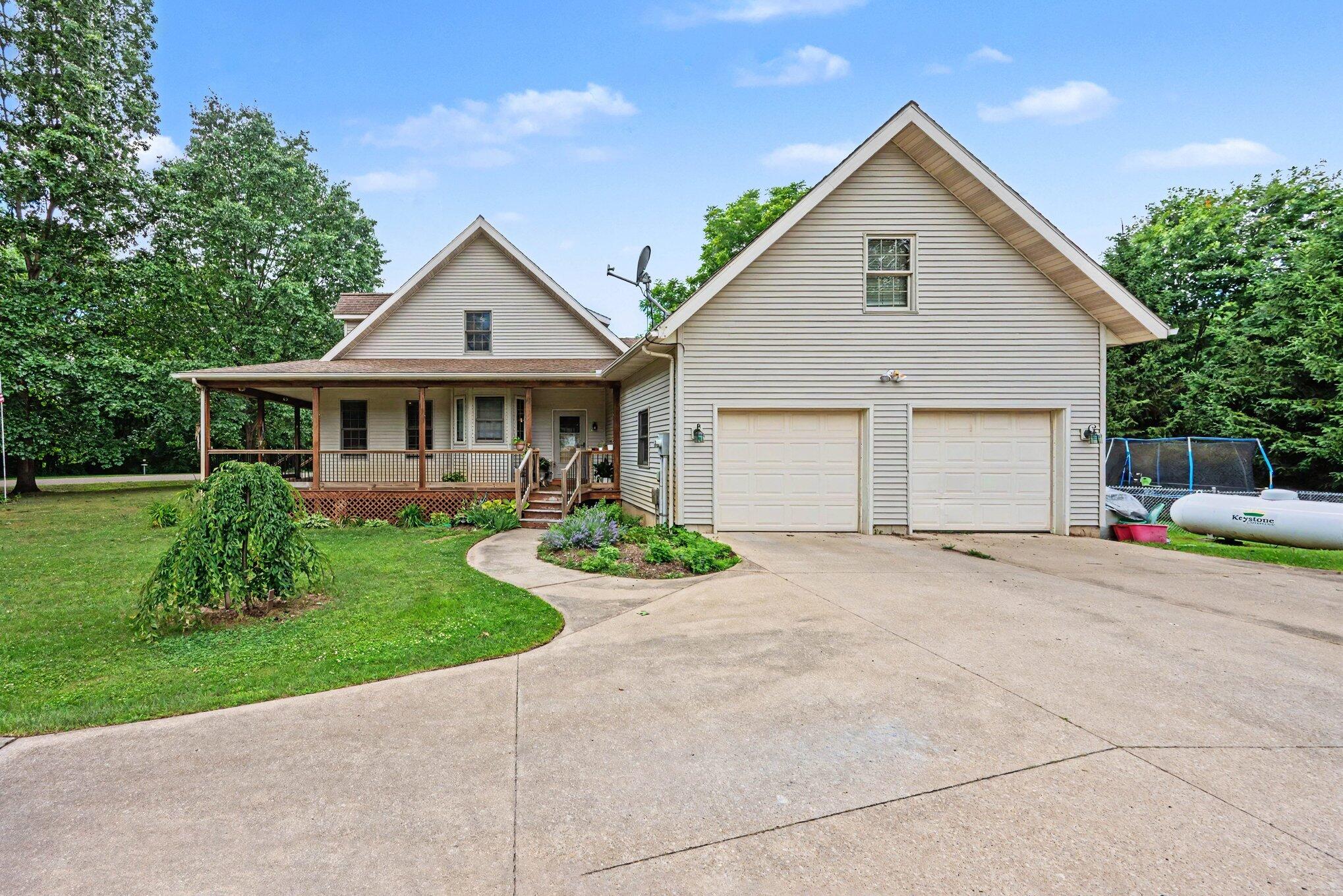 15757 Oakshore Drive Three Rivers, MI 49093 - Photo 2 of 26 002_file_2712