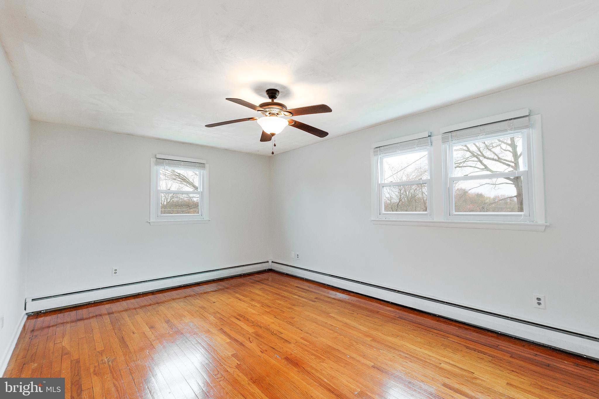 125 Rodes Avenue Gettysburg, PA 17325 - Photo 8 of 41 Living Room
