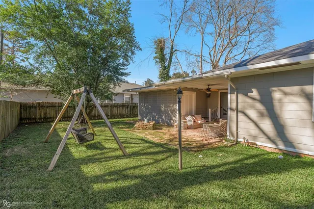 a view of a house with a backyard
