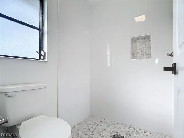 $3,100 | 88 Erie Drive, Naples, FL 34110