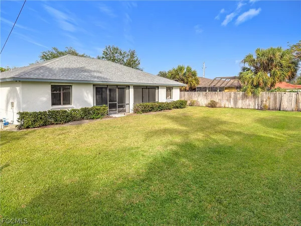 $3,100 | 88 Erie Drive, Naples, FL 34110