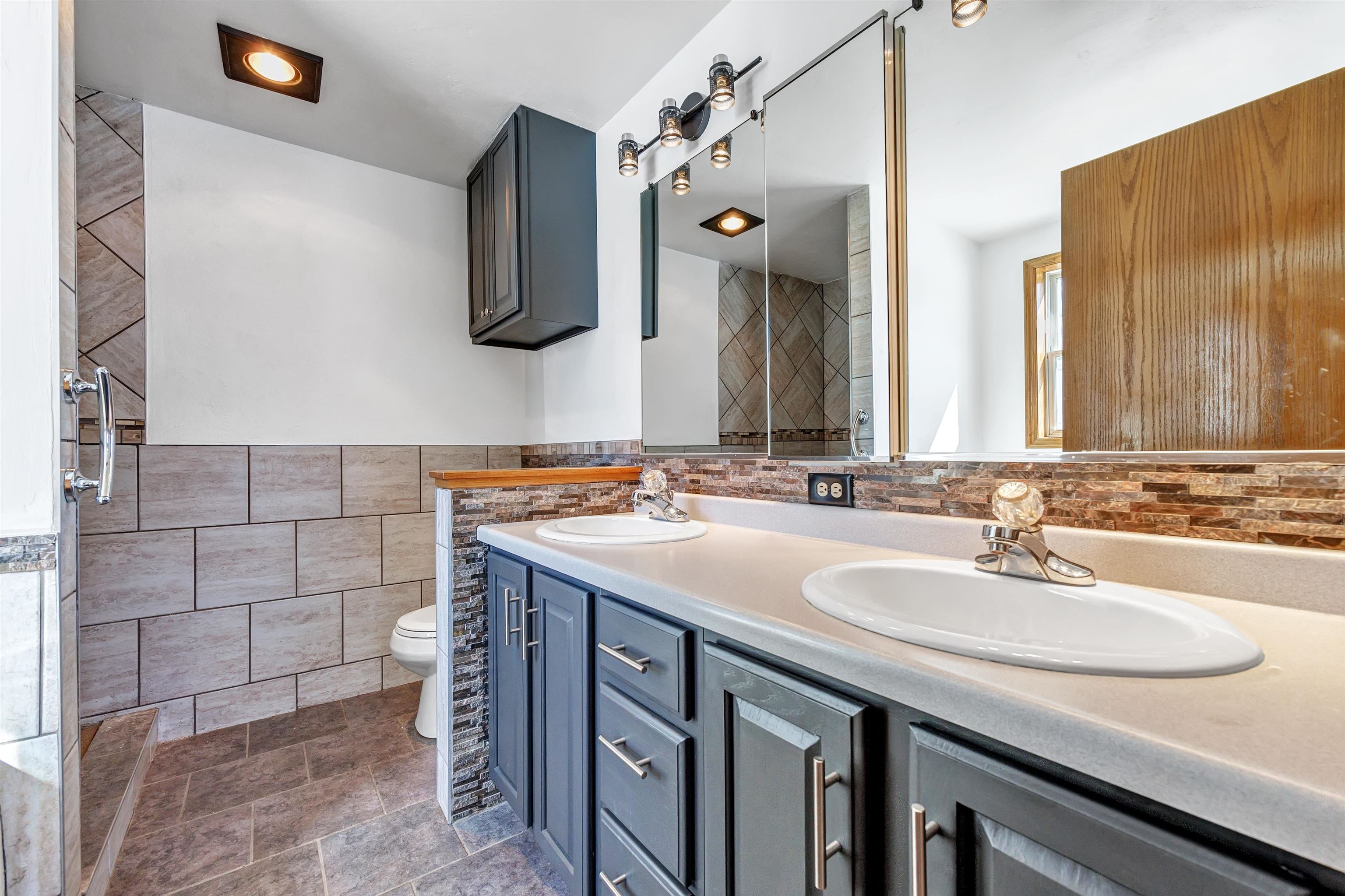 7920 Midway Road Lena, WI 54139 - Photo 12 of 38