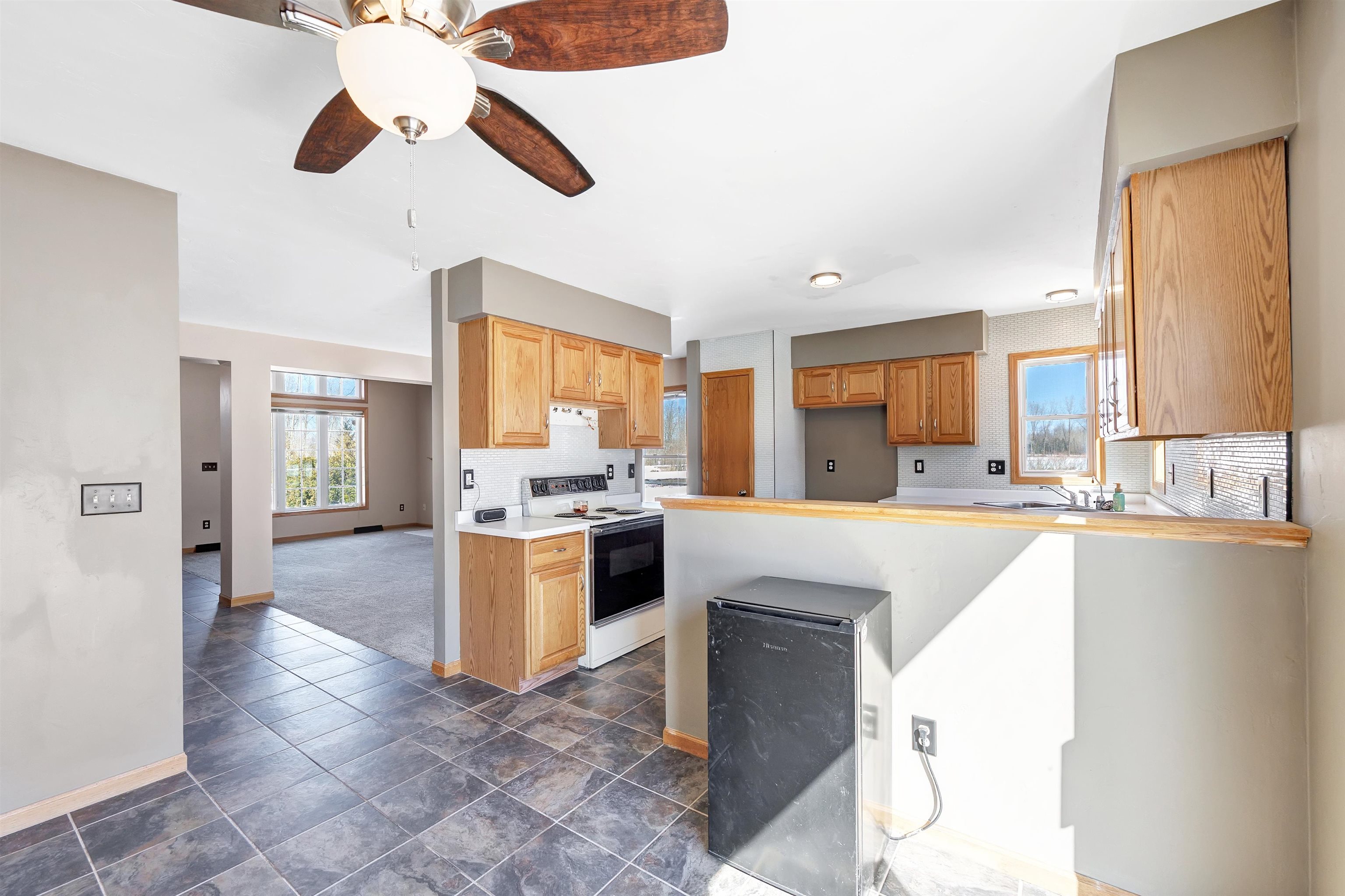 7920 Midway Road Lena, WI 54139 - Photo 5 of 38