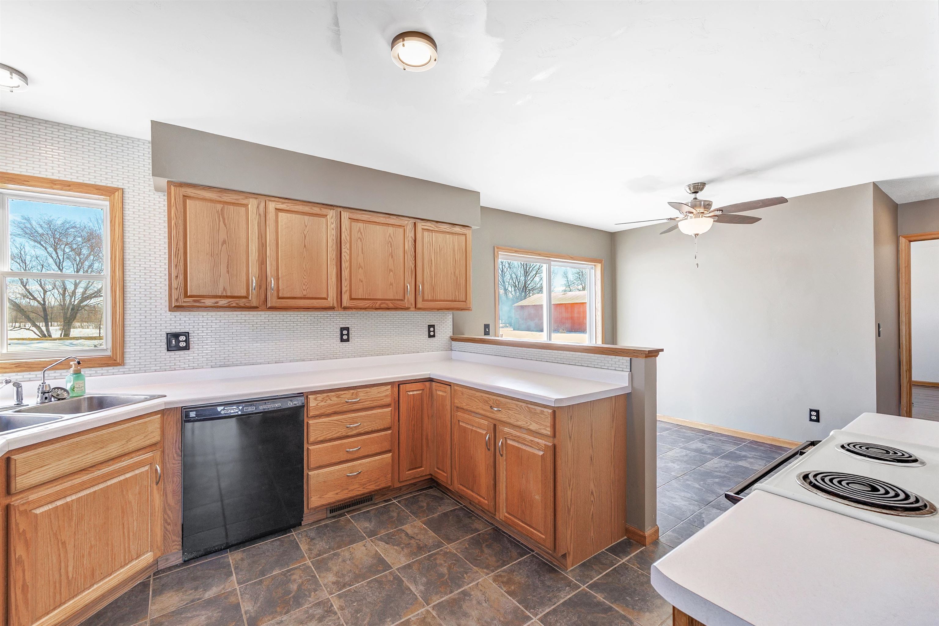 7920 Midway Road Lena, WI 54139 - Photo 8 of 38