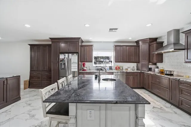 $1,395,000 | 505 Lakeside Drive, Seffner, FL 33584