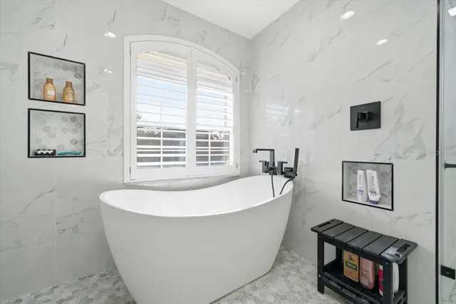 $1,395,000 | 505 Lakeside Drive, Seffner, FL 33584