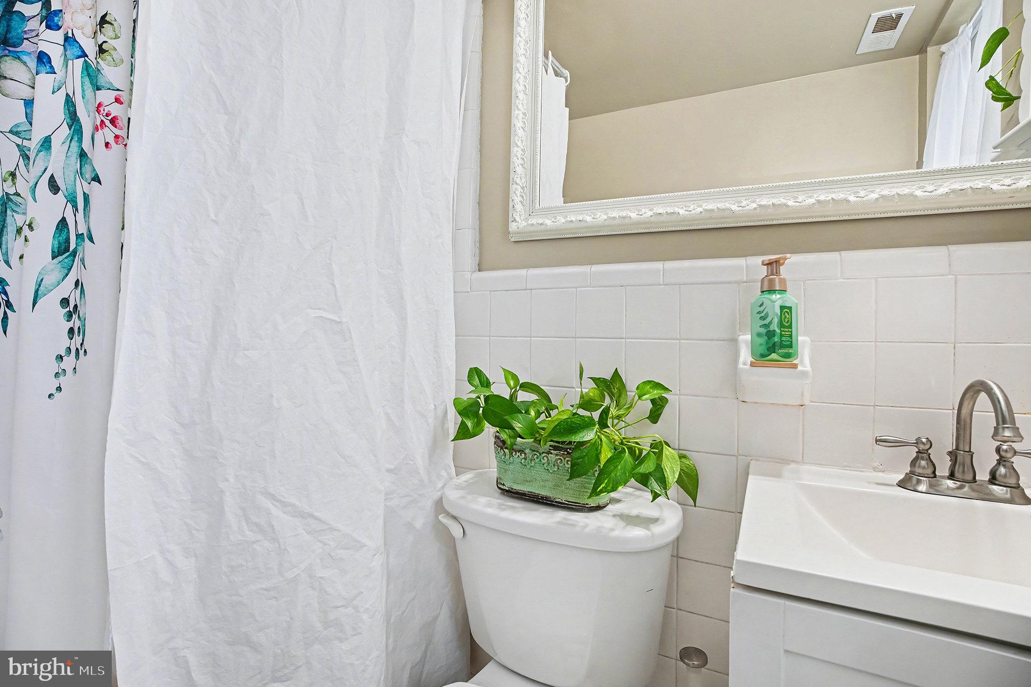 900 Valley Road, Unit C302 Elkins Park, PA 19027 - Photo 26 of 30 Bathroom