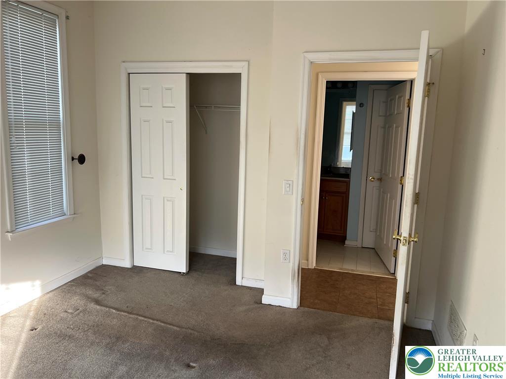 6960 Constitution Drive Bethlehem, PA 18017 - Photo 7 of 18 an entryway with a cabinet and mirror
