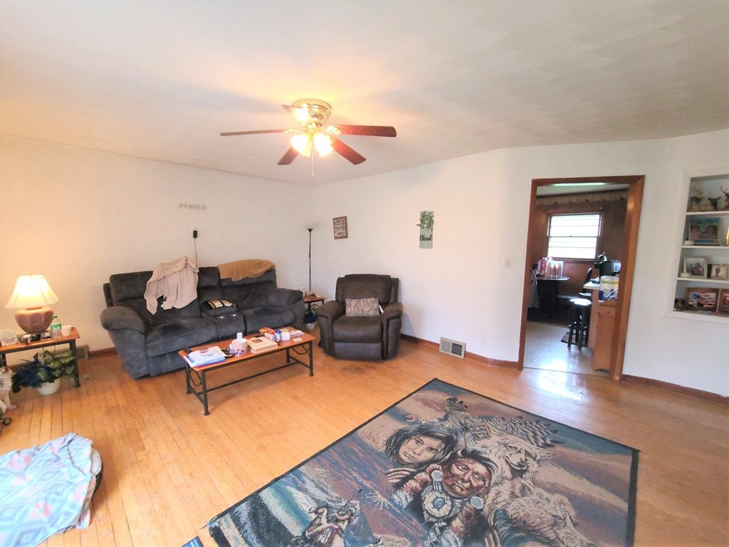 592 Adwolfe Road Marion, VA 24354 - Photo 7 of 25 Gallery Image 7