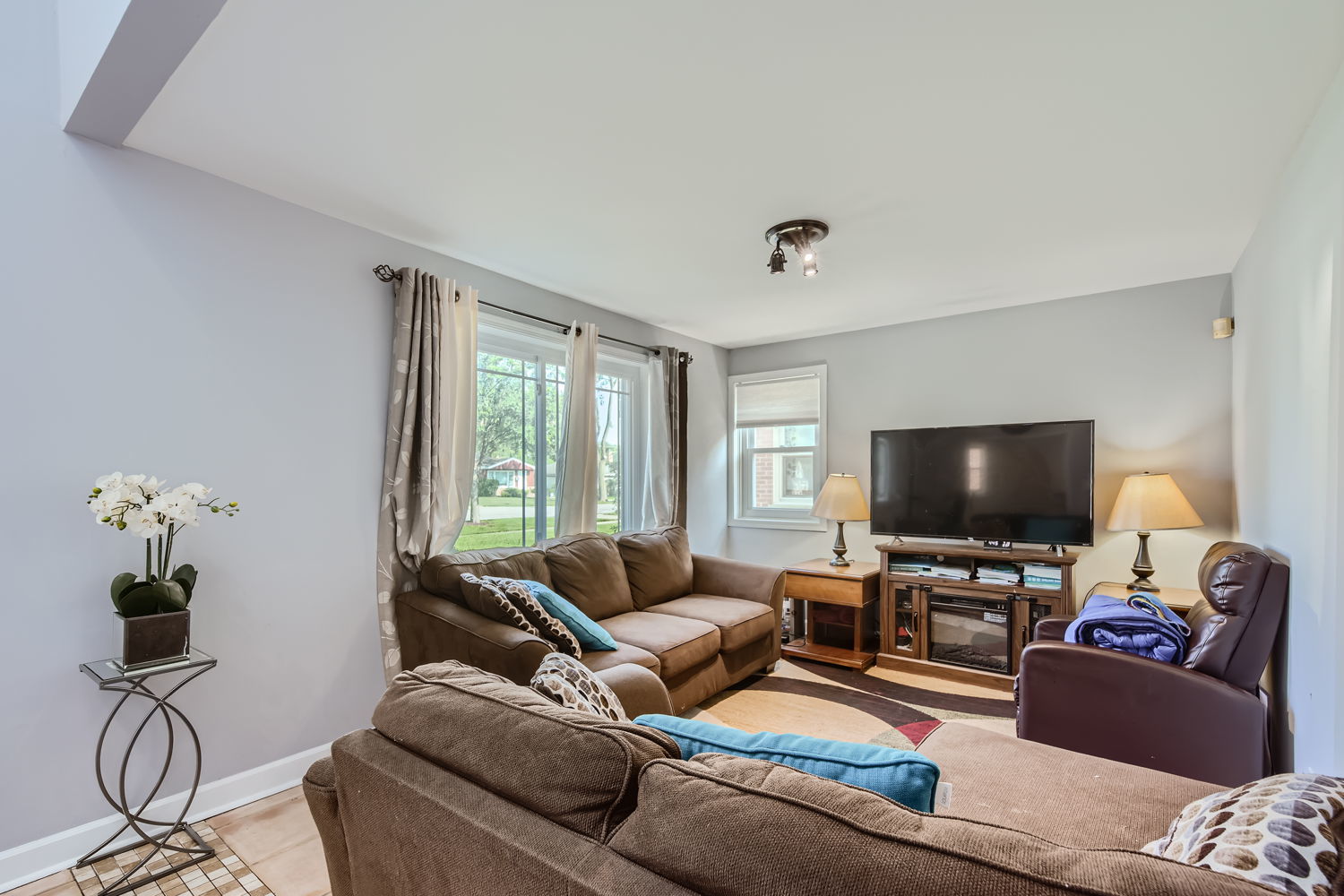 836 Spring Road Elmhurst, IL 60126 - Photo 6 of 31 a living room with furniture and a flat screen tv