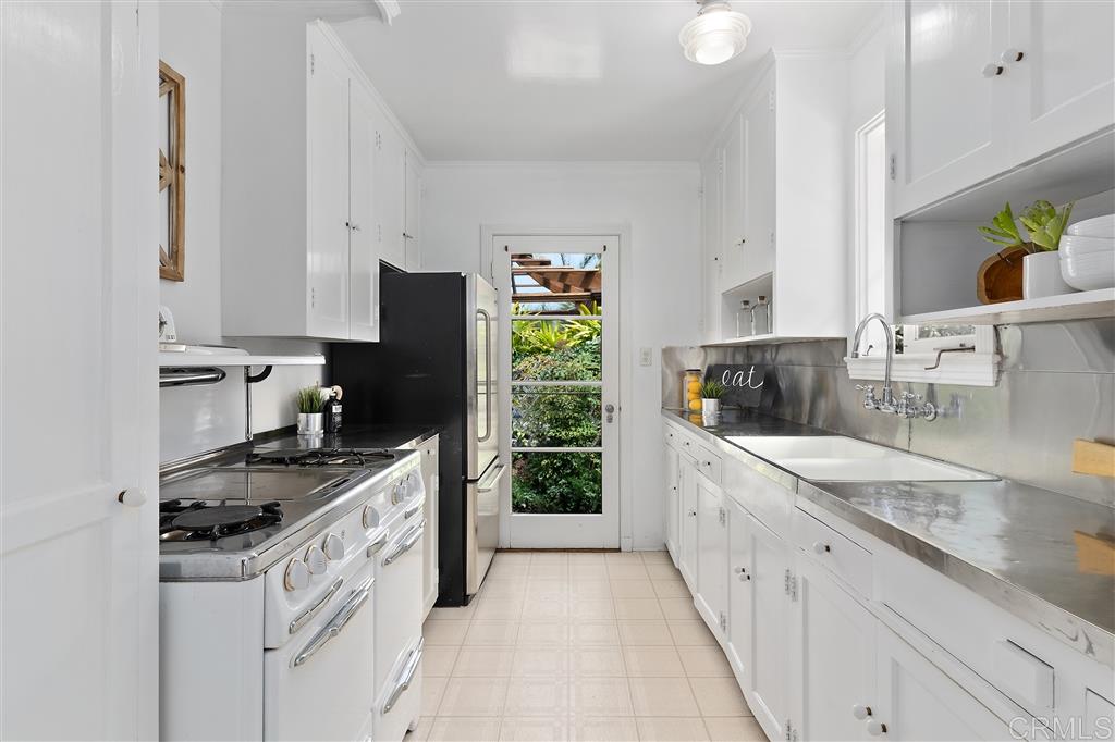 1627 Kearsarge Road La Jolla, CA 92037 - Photo 10 of 25